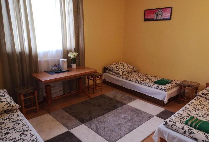 スタンダードトリプルルーム, Zajazd Leśny Tuszyn