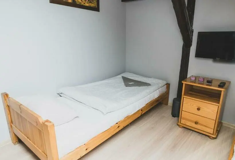 Standard Yhden Hengen Huone, Zajazd Pod Lipami