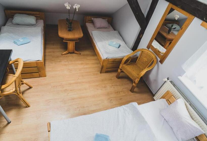 חדר סטנדרט לשלושה, Zajazd Pod Lipami