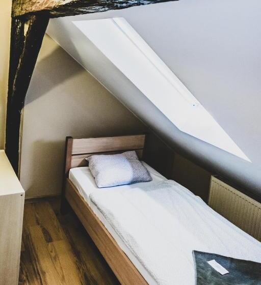 חדר סטנדרט לשלושה, Zajazd Pod Lipami