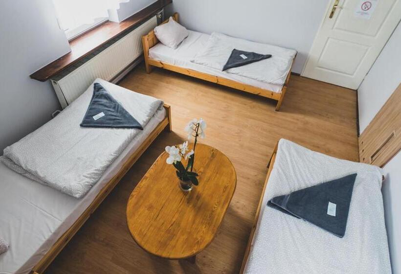 חדר סטנדרט לשלושה, Zajazd Pod Lipami