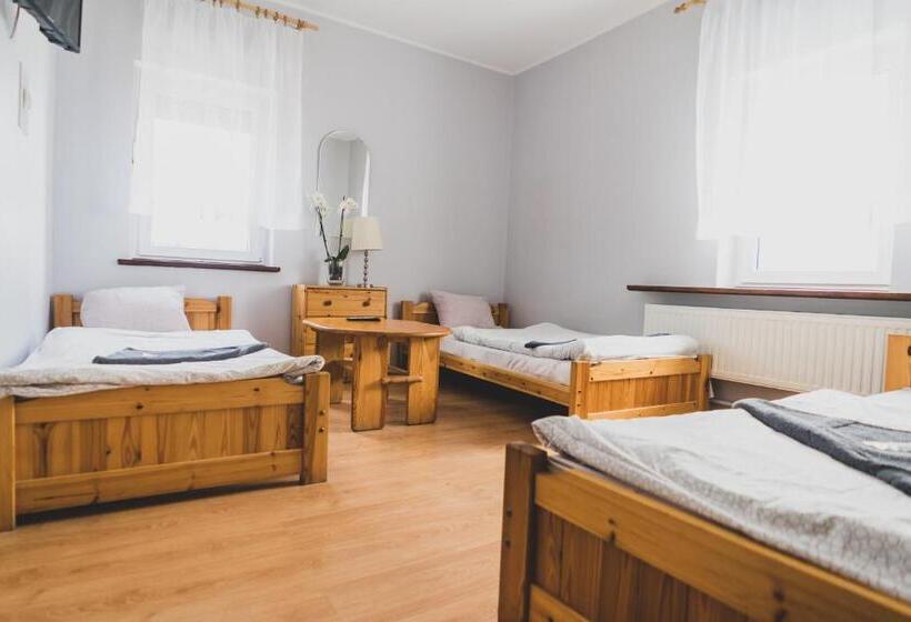 חדר סטנדרט לשלושה, Zajazd Pod Lipami