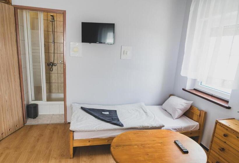 חדר סטנדרט לשלושה, Zajazd Pod Lipami