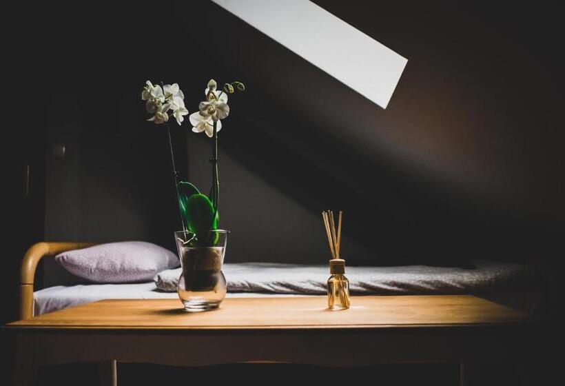 חדר סטנדרט לשלושה עם חדר אמבטיה משוף, Zajazd Pod Lipami