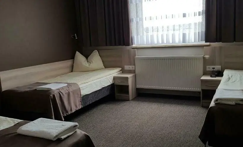 Standard Kolmen Hengen Huone, Zajazd Tytan
