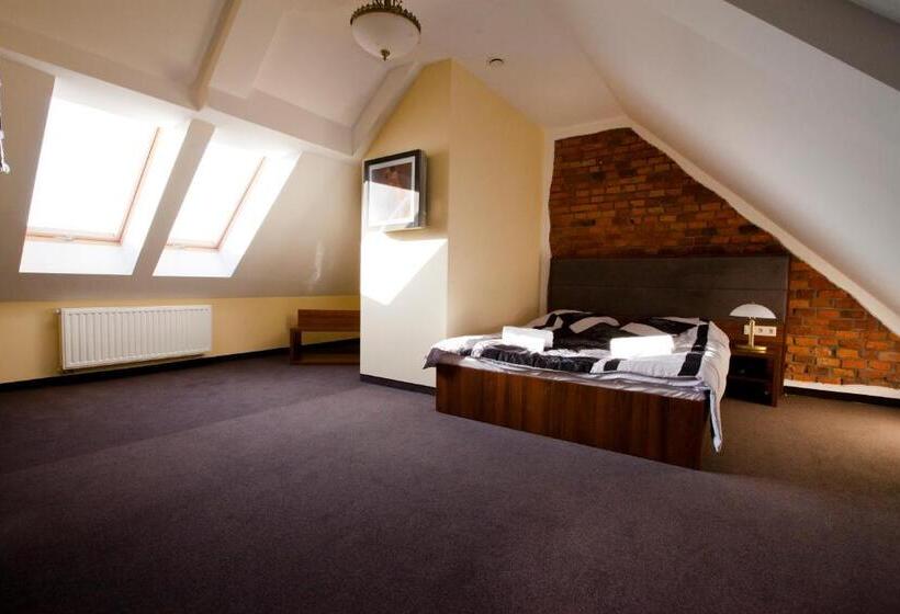 Номер Стандарт Трехместный, Aparthotel W Pałacu