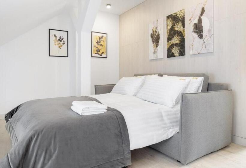 1 Bedroom Penthouse Apartment, Apartamenty L11, Limanowskiego