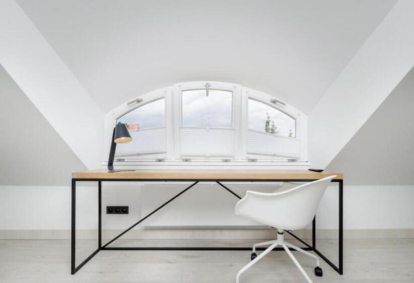 1 Bedroom Penthouse Apartment, Apartamenty L11, Limanowskiego