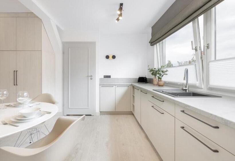 1 Bedroom Penthouse Apartment, Apartamenty L11, Limanowskiego