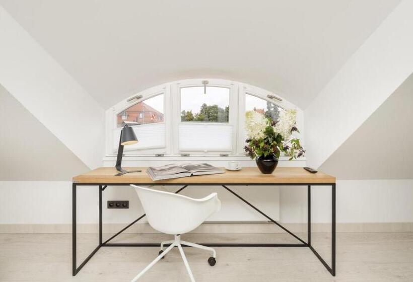 1 Bedroom Penthouse Apartment, Apartamenty L11, Limanowskiego