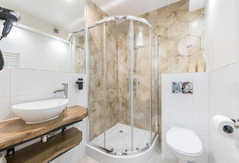 اتاق لوکس, Biały Jeleń Z Basenem I Jacuzzi