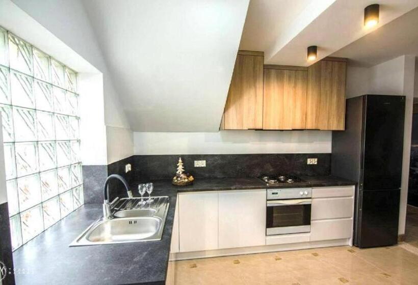 اتاق لوکس, Biały Jeleń Z Basenem I Jacuzzi