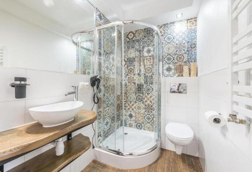 اتاق لوکس سه تخته, Biały Jeleń Z Basenem I Jacuzzi