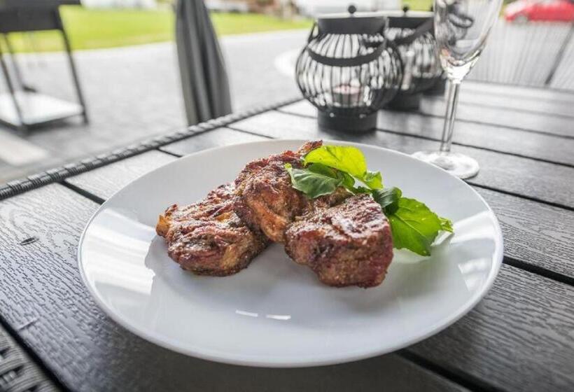 اتاق لوکس چهار تخته, Biały Jeleń Z Basenem I Jacuzzi