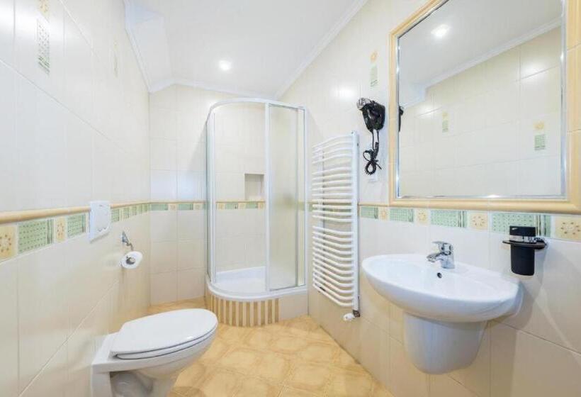 四人豪华间, Biały Jeleń Z Basenem I Jacuzzi