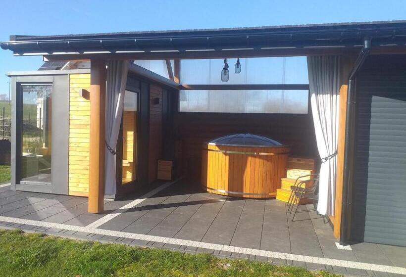 اتاق استاندارد چهار تخته, Biały Jeleń Z Basenem I Jacuzzi