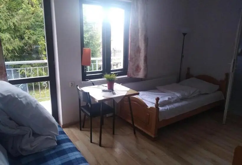 Standard Kolmen Hengen Huone, Pokoje Gościnne Irena
