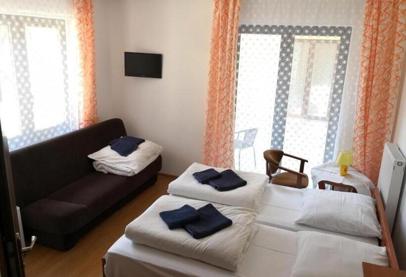 Трехместный Номер Стандарт с Балконом, Villa Dolce Vita