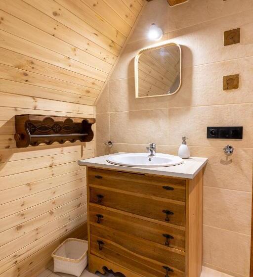 غرفة قياسية رباعية, Gajraj