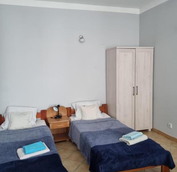 חדר סטנדרט לארבעה, Zaułek