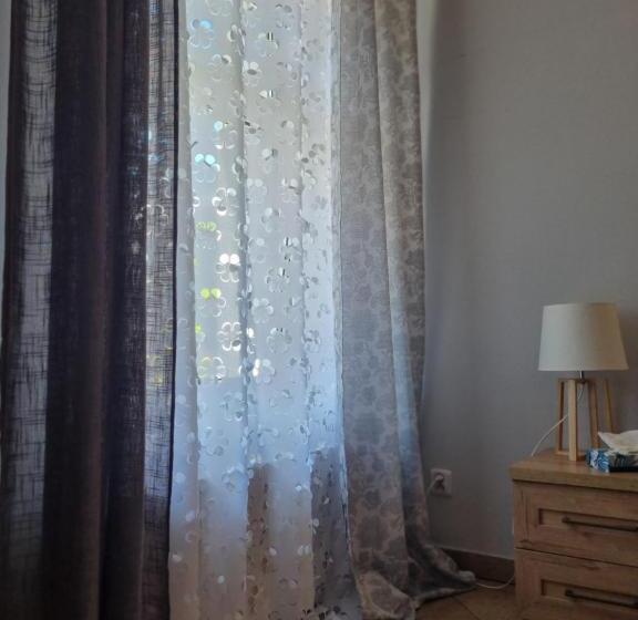 חדר סטנדרט יחיד, Zaułek