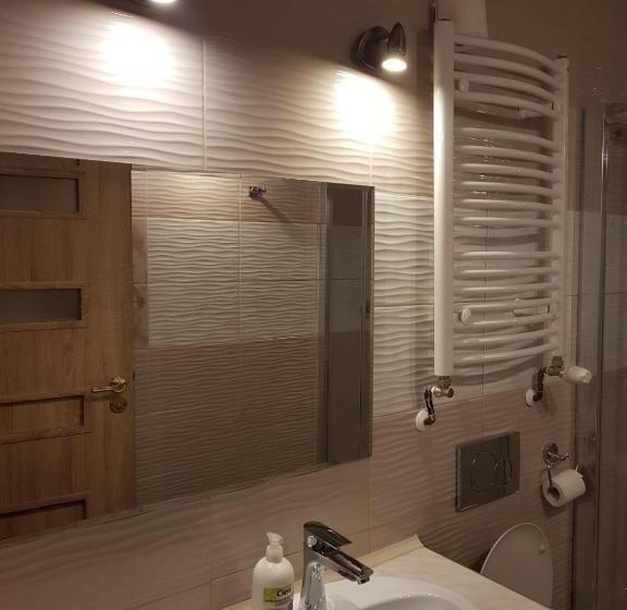 חדר משפחתי, Zaułek