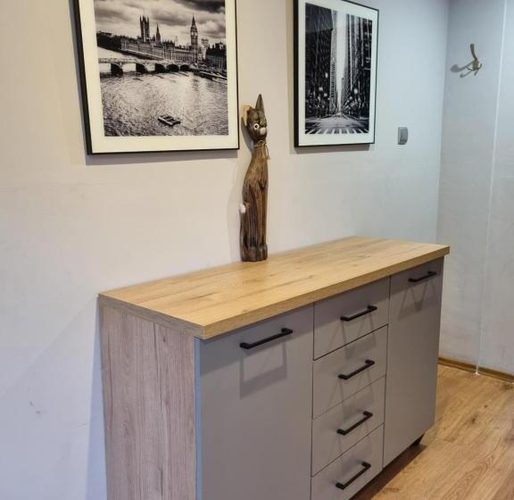 חדר משפחתי, Zaułek