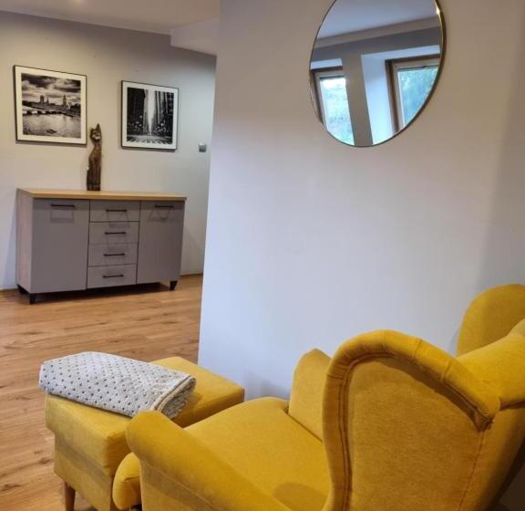 חדר משפחתי, Zaułek