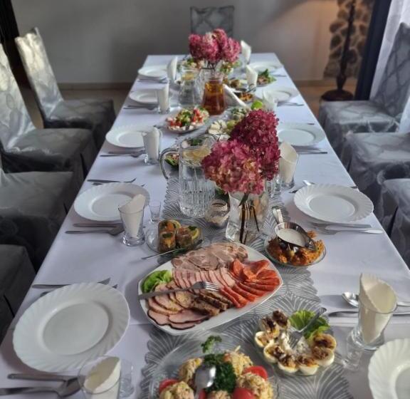 חדר משפחתי, Zaułek