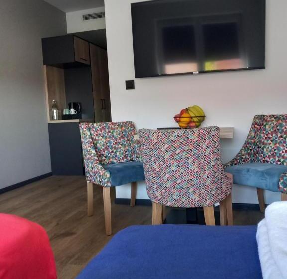 غرفة قياسية ثلاثية, Jura Hotel Osiek