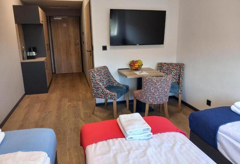 غرفة قياسية ثلاثية, Jura Hotel Osiek