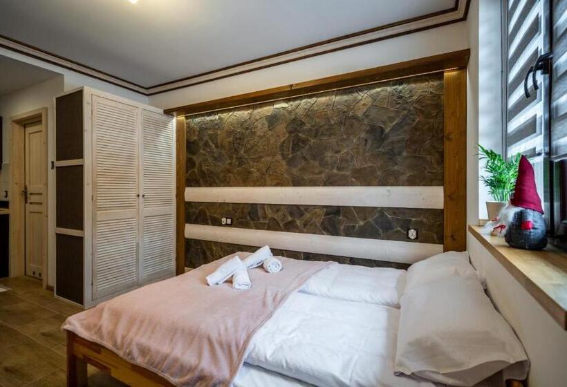 주니어 스위트, Domek U świerków