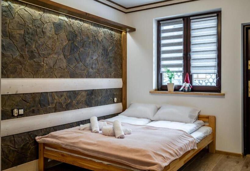 주니어 스위트, Domek U świerków