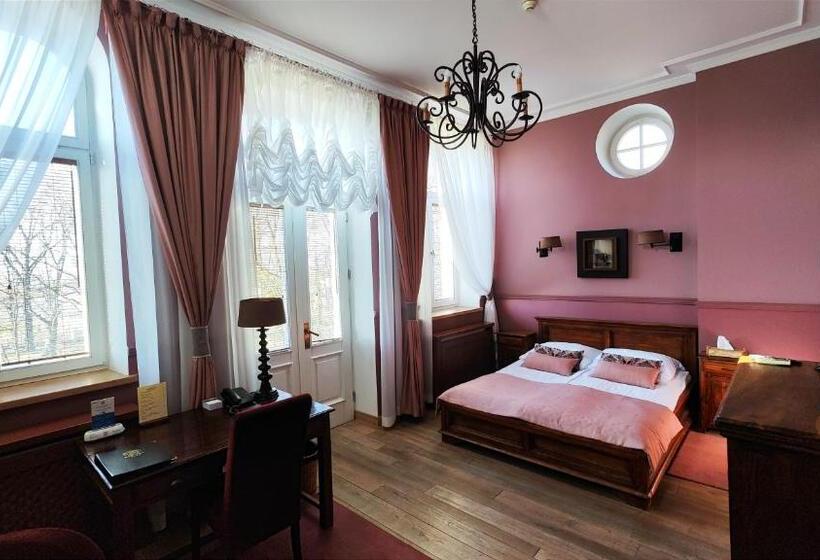 غرفة ديلوكس, Dwór Na Wolicy