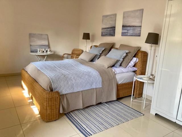 חדר סטנדרט לשלושה, H2o