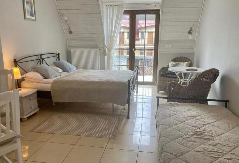 חדר לארבעה סטנדרטי עם מרפסת, H2o