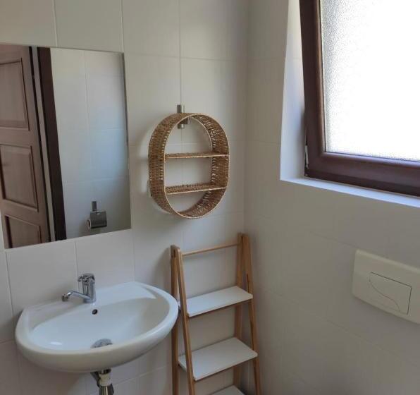 חדר לארבעה סטנדרטי עם מרפסת, H2o