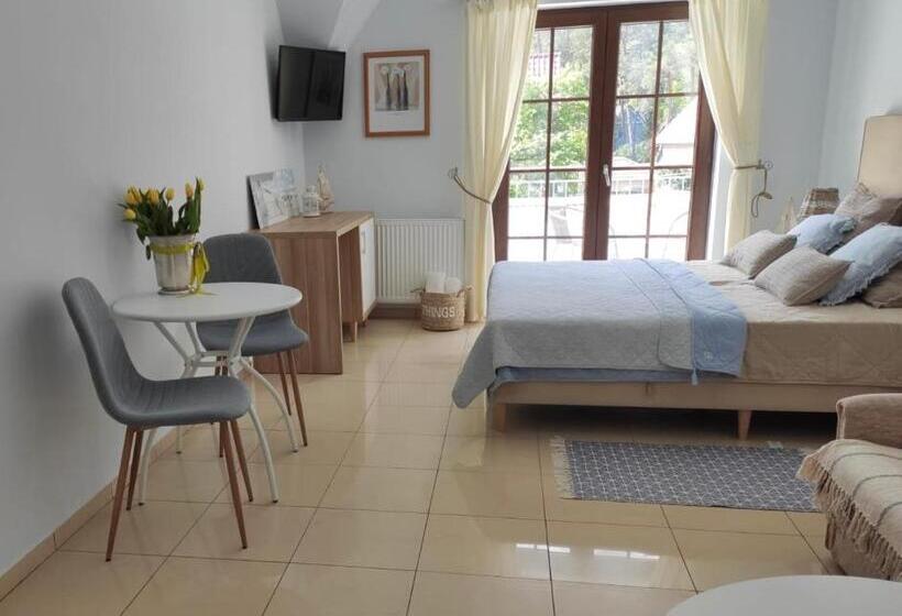 חדר סטנדרט לארבעה, H2o