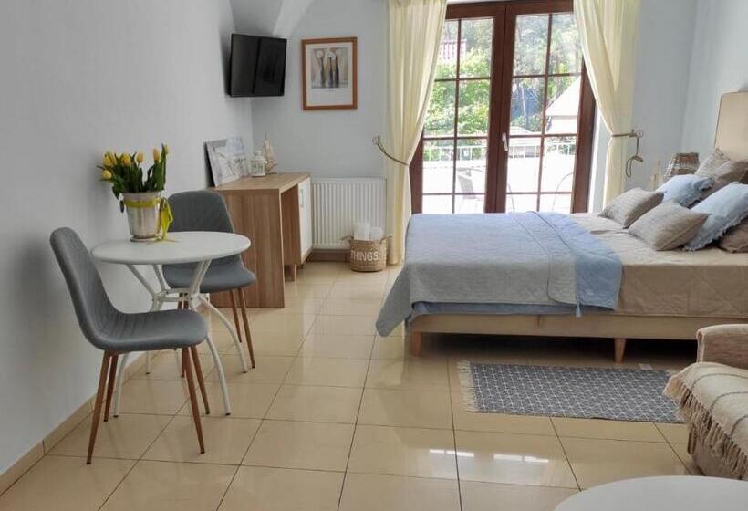 חדר סטנדרט לארבעה, H2o