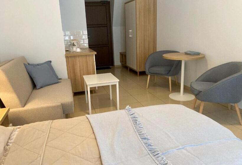 חדר סטנדרט לארבעה, H2o