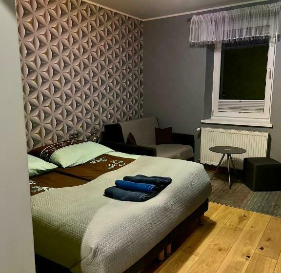 إستديو عائلى, Willa Elka