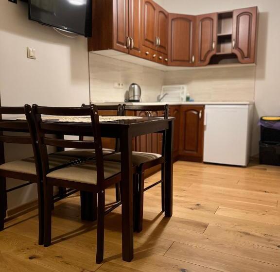 إستديو عائلى, Willa Elka