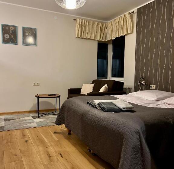 إستديو عائلى, Willa Elka