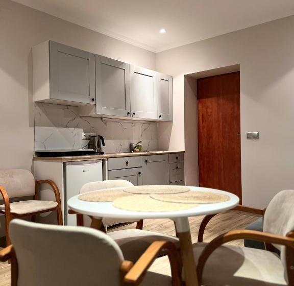 جناح, Willa Elka