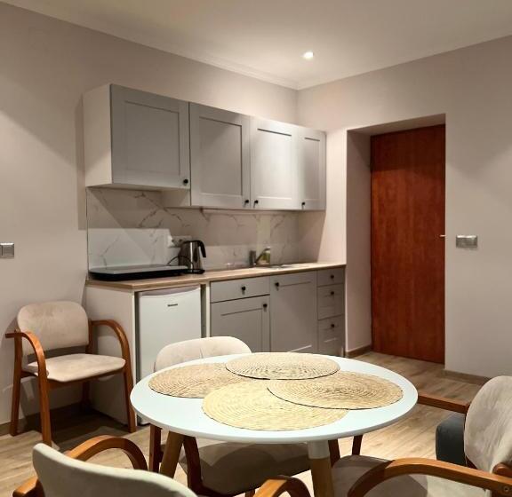 جناح, Willa Elka