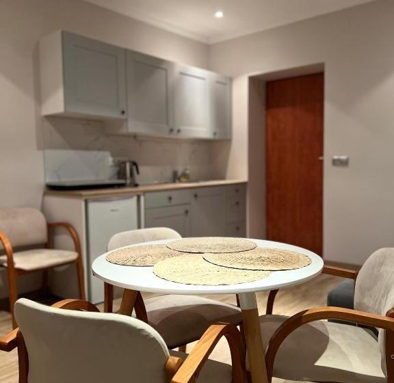 جناح, Willa Elka