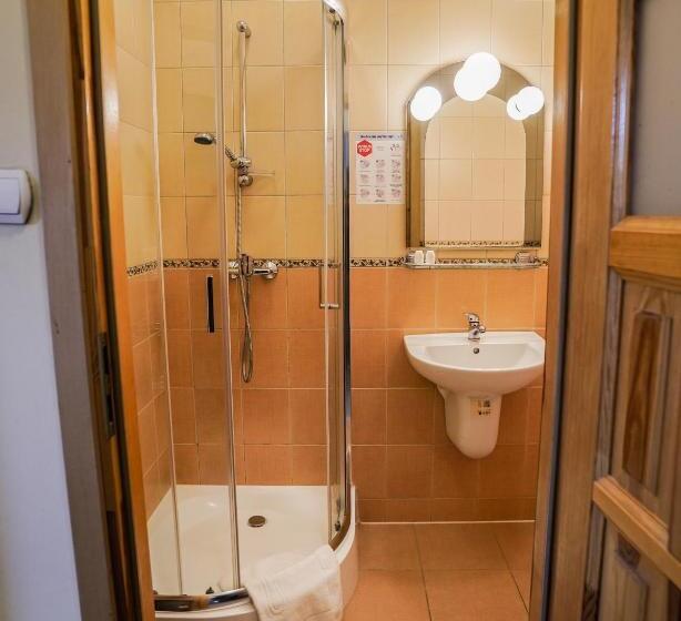 اتاق استاندارد سه نفره, Ośrodek Konferencyjno Wypoczynkowy Parzenica W Zakopanem