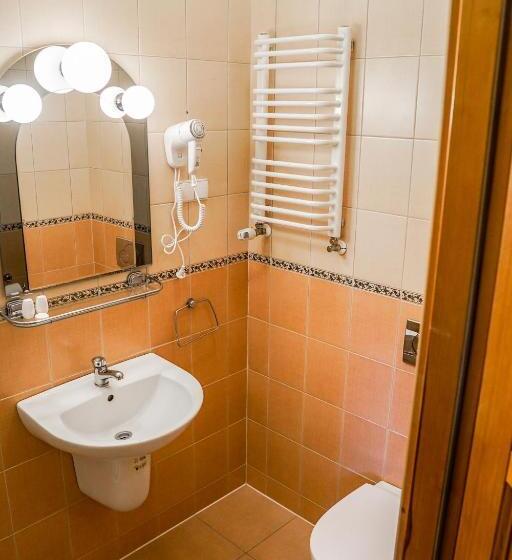 اتاق استاندارد سه نفره, Ośrodek Konferencyjno Wypoczynkowy Parzenica W Zakopanem