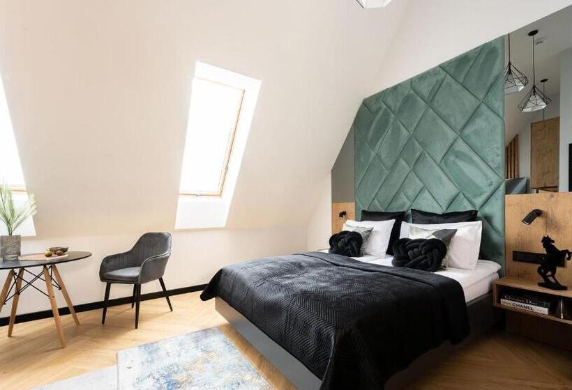 استودیوی استاندارد, Wrota Chałubińskiego