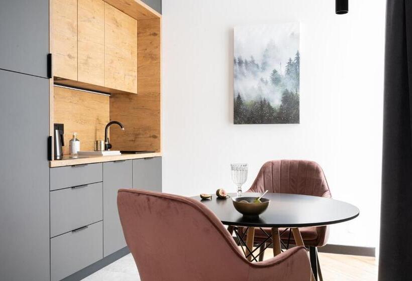 استودیوی سوپریور, Wrota Chałubińskiego